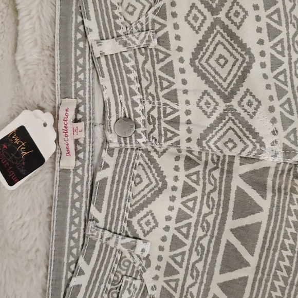 Dani Collection Aztec Print Low Rise Skinny Jeans NWT 6/8 - Picture 4 of 11
